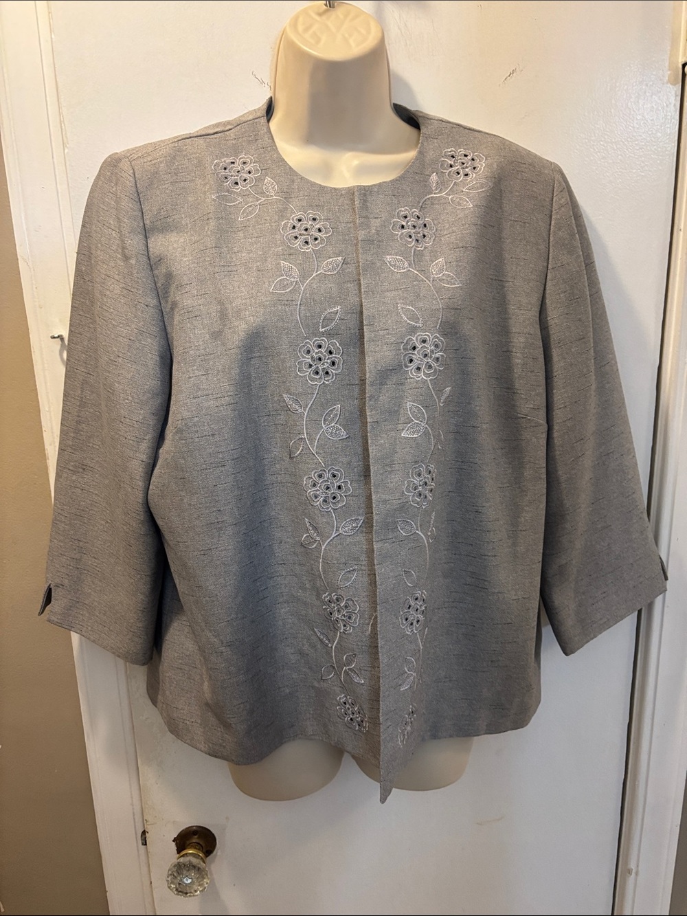 Alfred Dunner Petite 14P Embroidered Light Gray Blazer Jacket 26-362